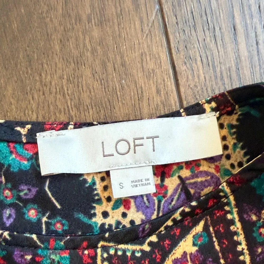 Loft Geo Border Satin Puff Sleeve Blouse Size Small C2-012